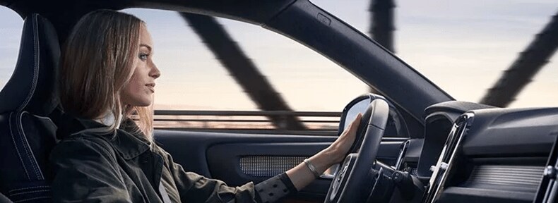 2018 Volvo XC40 driving banner