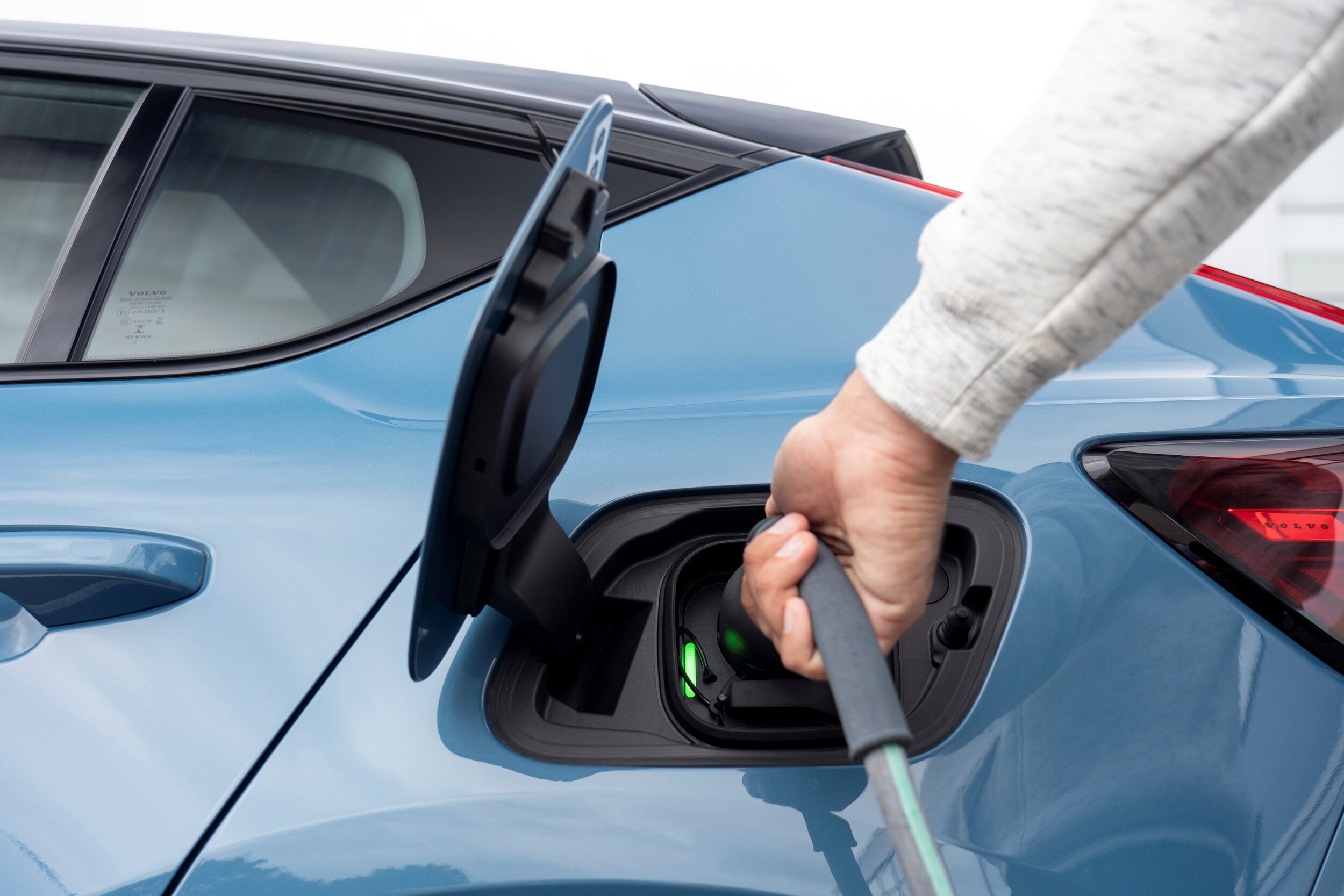 287388_Volvo_C40_Recharge_Fjord_Blue.jpg