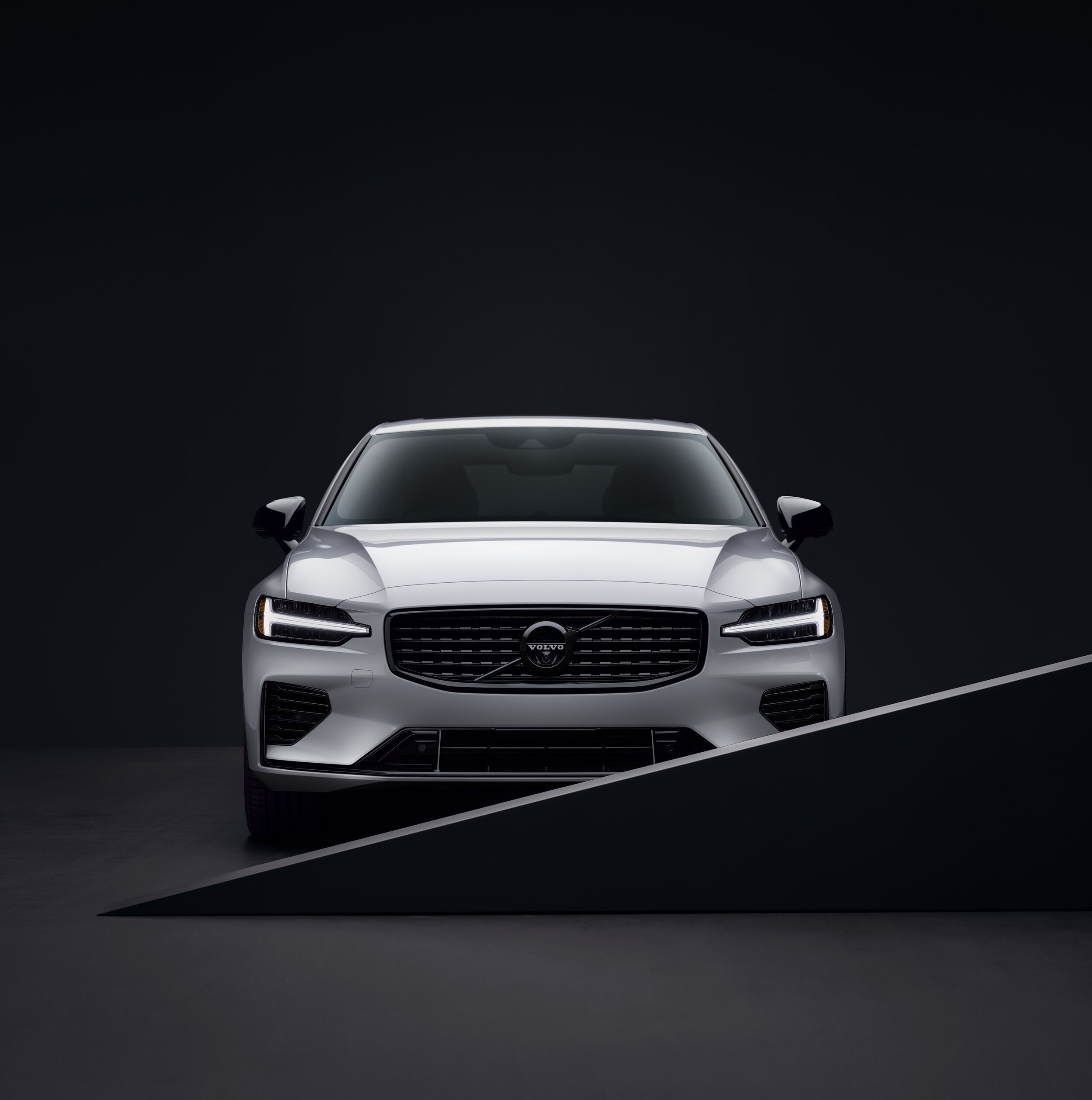 294922_Volvo_S60_Black_Edition.jpg