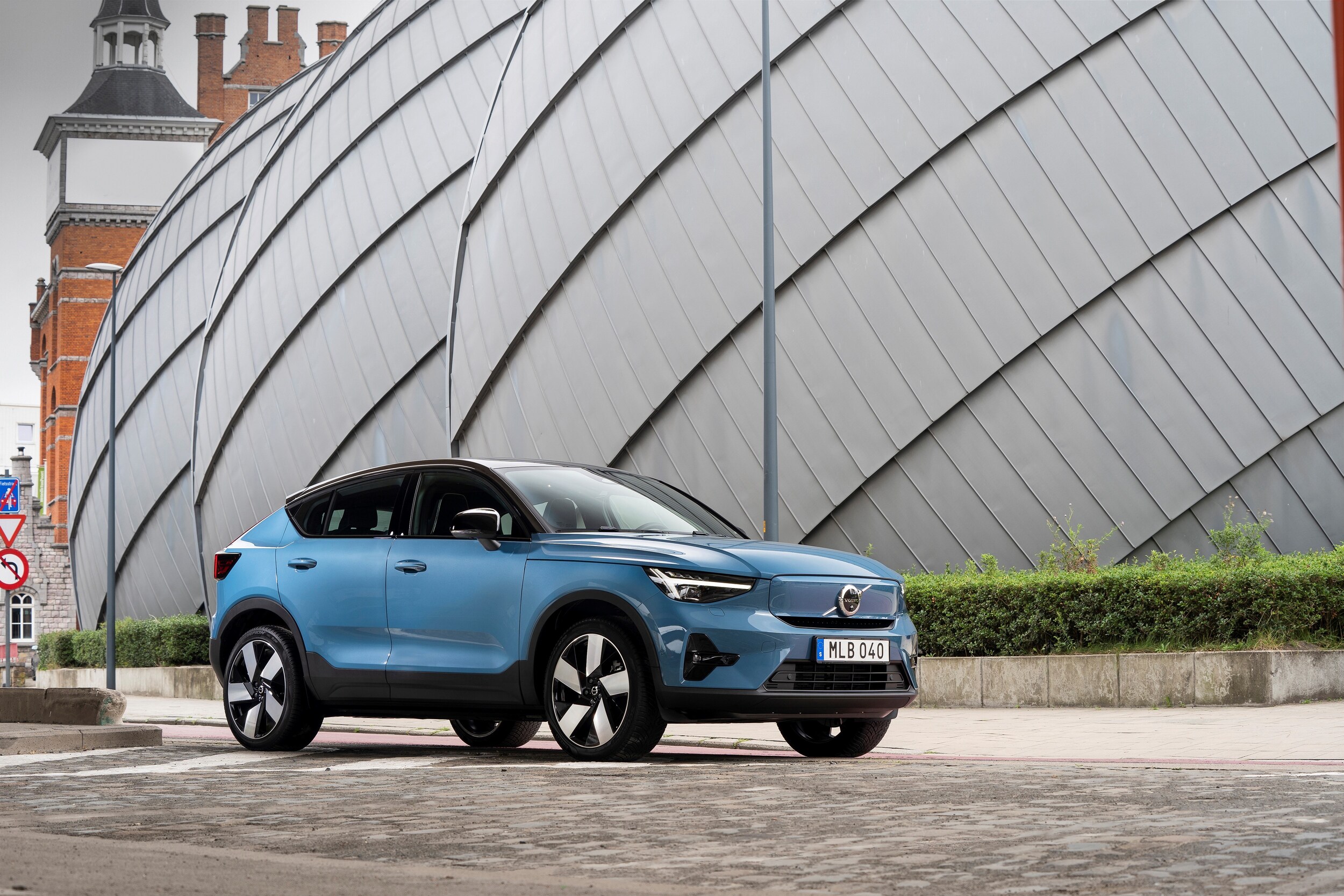 287394_Volvo_C40_Recharge_Fjord_Blue.jpg