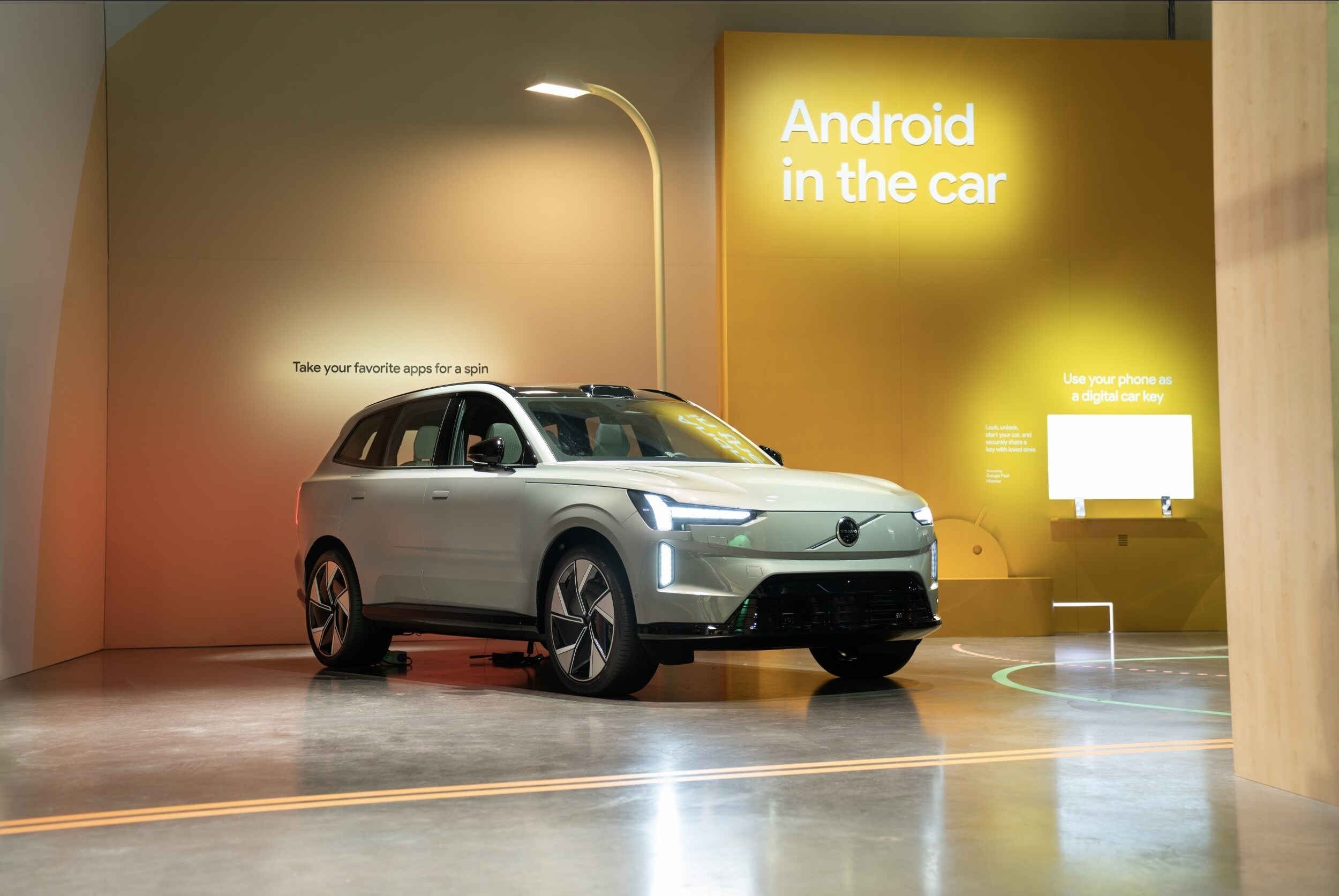 308481_Volvo_EX90_at_CES_2023.jpg