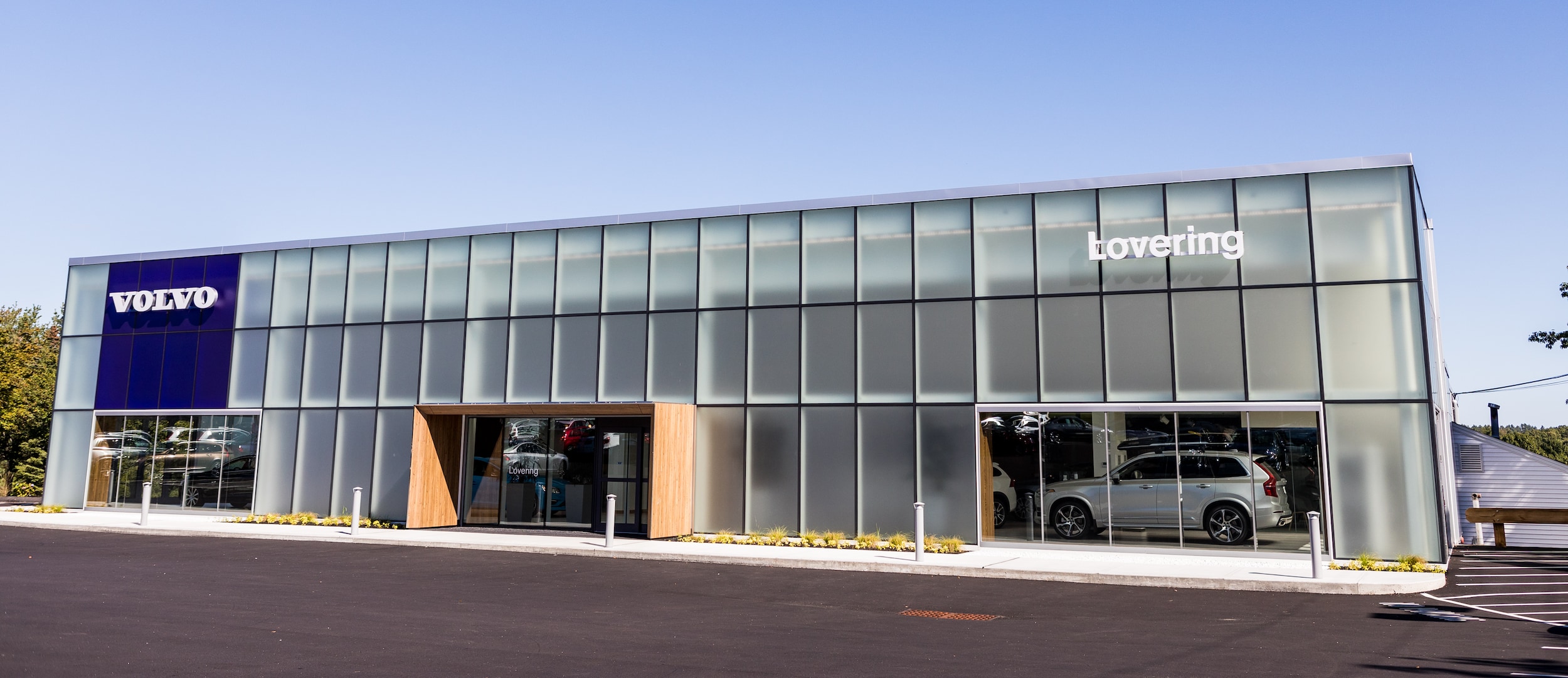 Lovering Volvo Cars Nashua