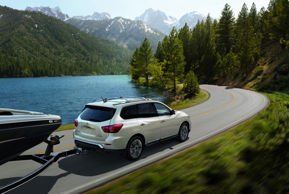 2017-Nissan-Pathfinder-Platimun-SUV-L04 (1).png