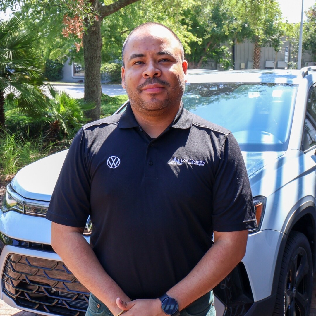 Louis Rodriguez, vendedor que habla español en Low Country Volkswagen