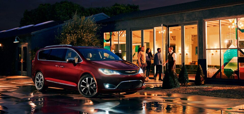 2018 chrysler pacifica model trims