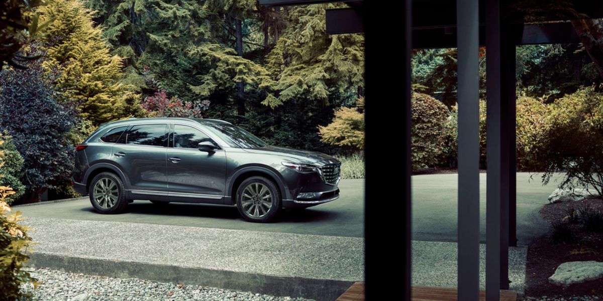 2021 Mazda CX9 Signature SUV parked in foliage filled driveway_res.jpeg