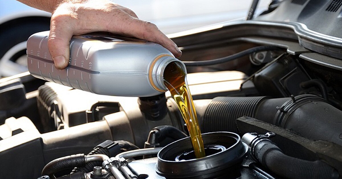 General_Service_OilChange_2_1200x628.jpg Oil change service.