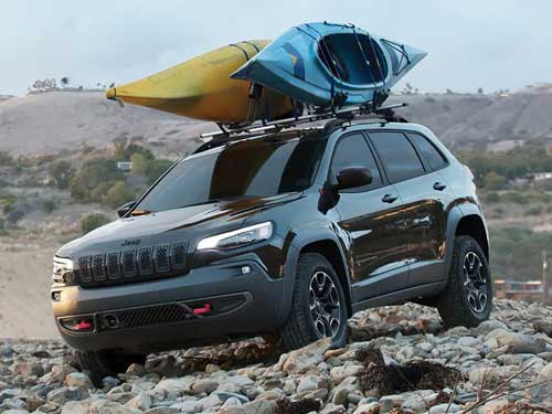 2023 Jeep Cherokee with kayaks on roofrack
