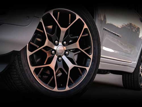 2024 Jeep Grand Cherokee exterior