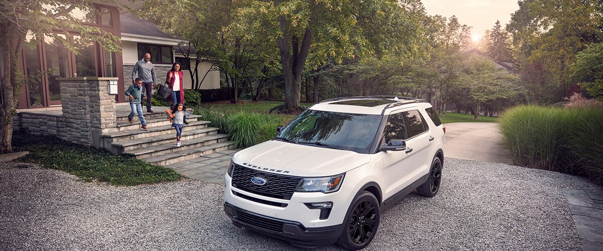 2018-Explorer_SUV_01.jpg