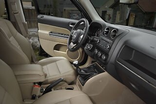 2011-Jeep-Patriot-13-Interior.jpg