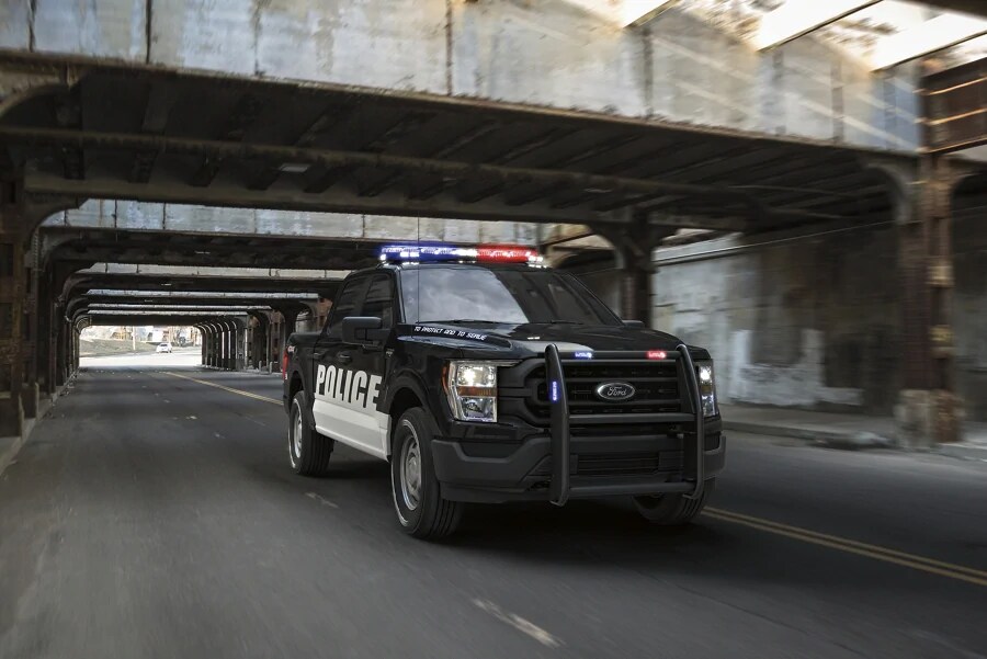 FL10437321_F150_SSV_34FrntPassMotnFreewayTunnel_mj-1.png