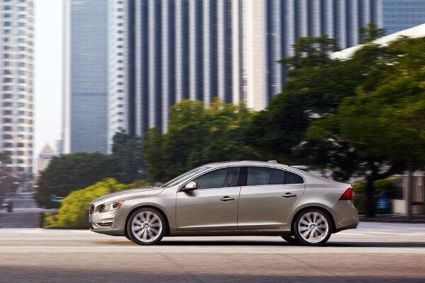 2017-Volvo-S60-Inscription-Sedan-L01 (2).jpg