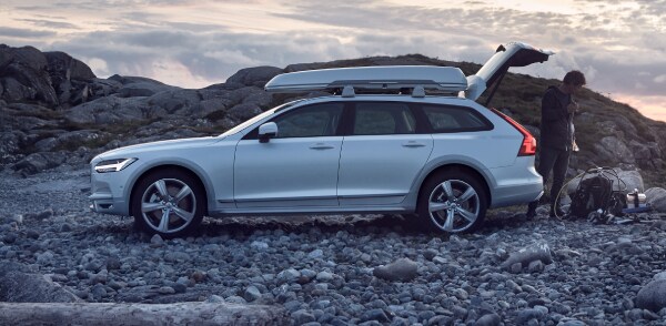 2019-Volvo-V90CrossCountry-OceanRace-Wagon-L03 (1).jpg
