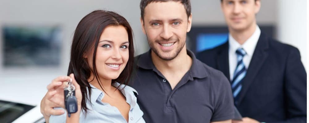 Couple-getting-car-keys_13867347.jpg