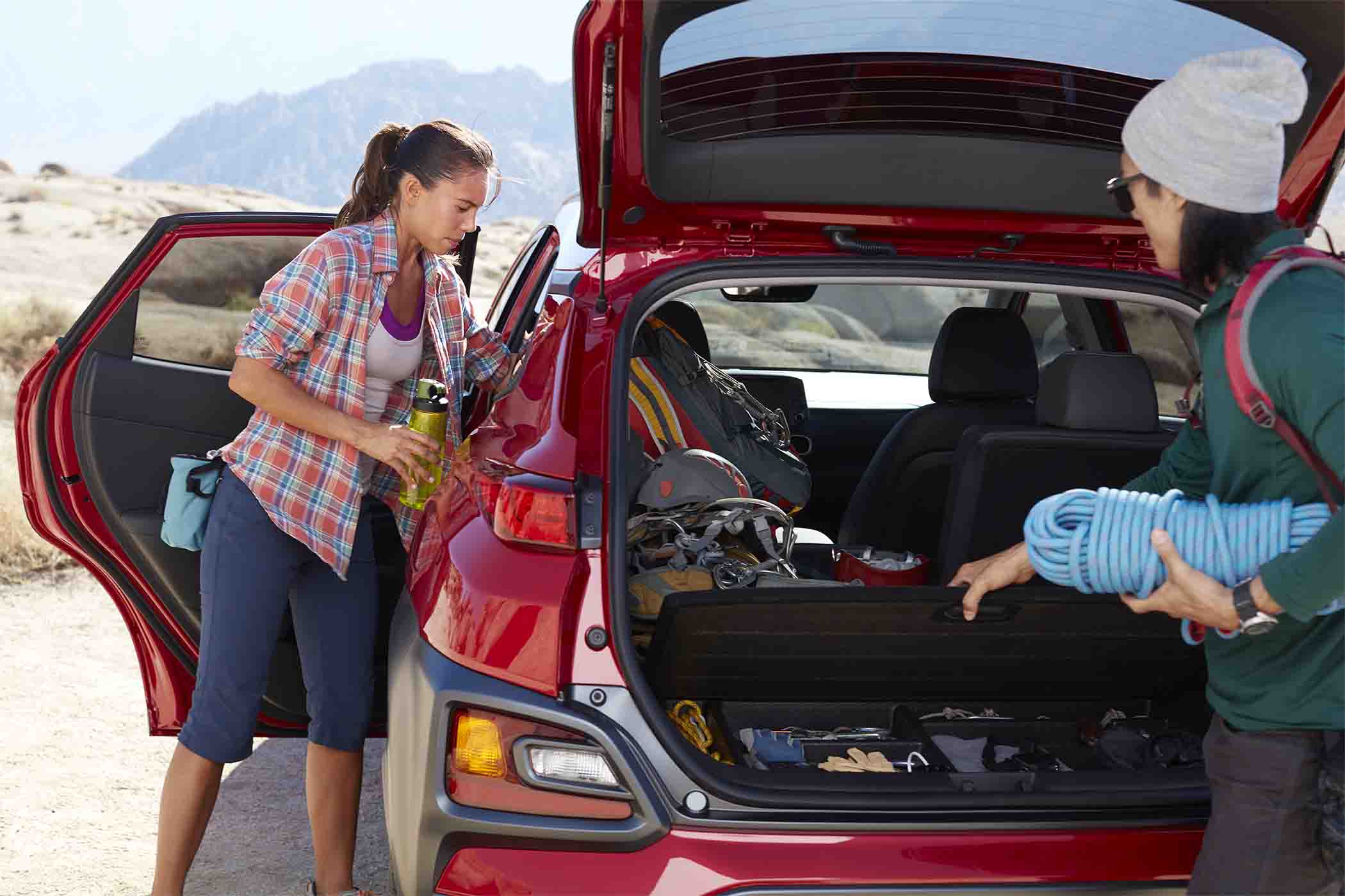 2018_Kona_Ultimate_Red_0033_TrunkOpen.jpg