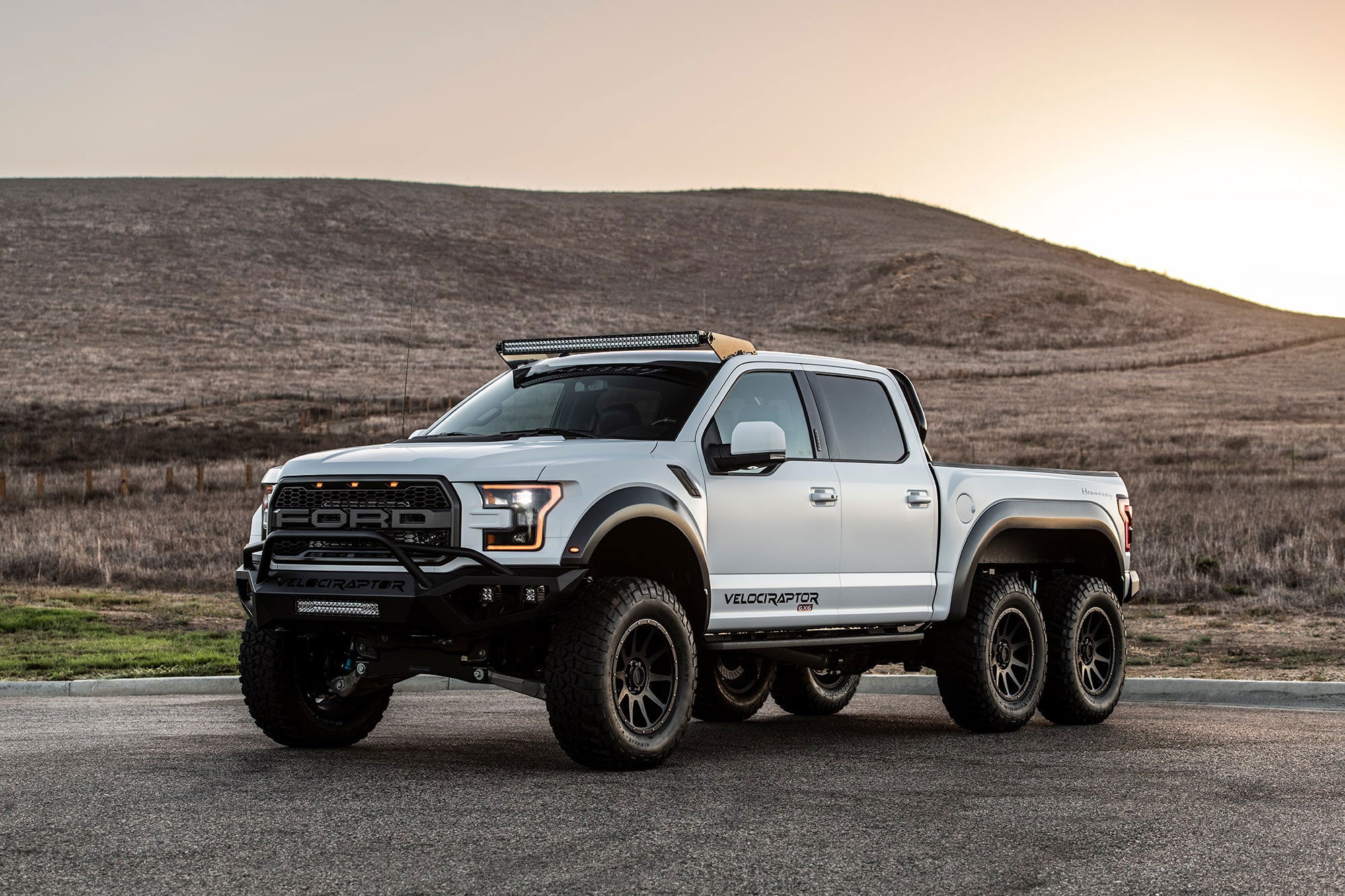 07-hennessey-velociraptor-6x6-white-min.jpg