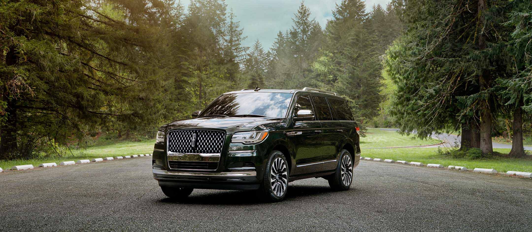 2022 Lincoln Navigator Hero.png Black 2022 Lincoln Navigator