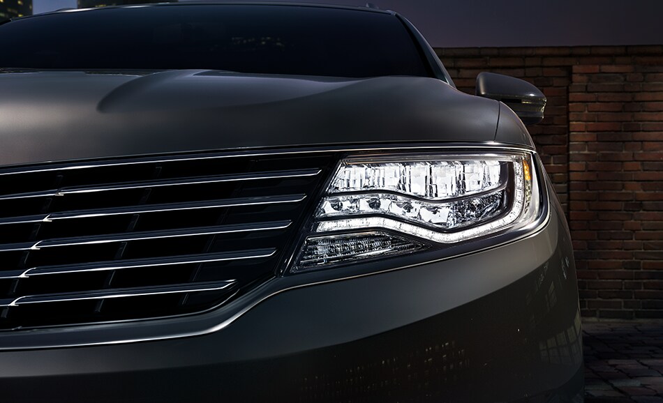 2018 Lincoln MKX Main 2.png