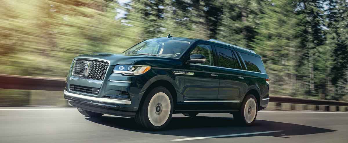 2022-Lincoln-Navigator-Reserve-SUV.jpg