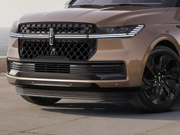 2025 Lincoln Navigator front grille