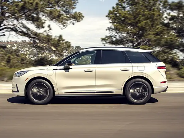 2025 Lincoln Corsair driving