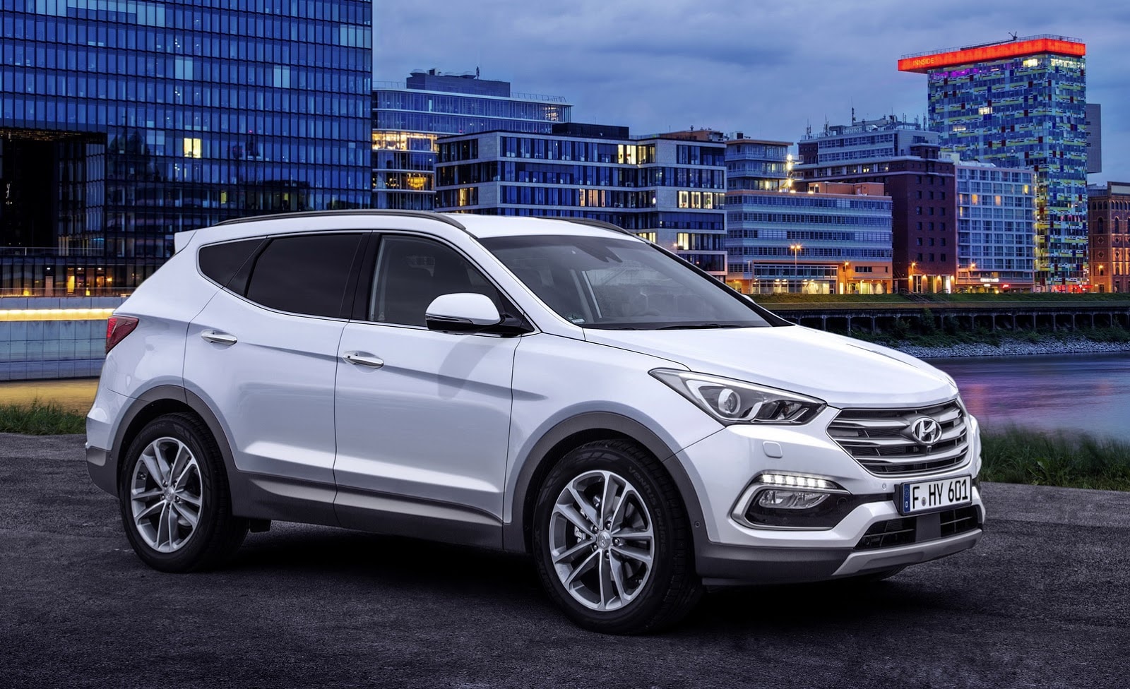 hyundai santafe.jpg