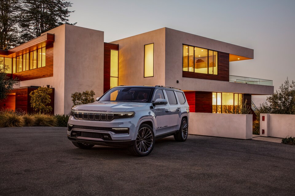 2022 Jeep Grand Wagoneer (2).jpeg