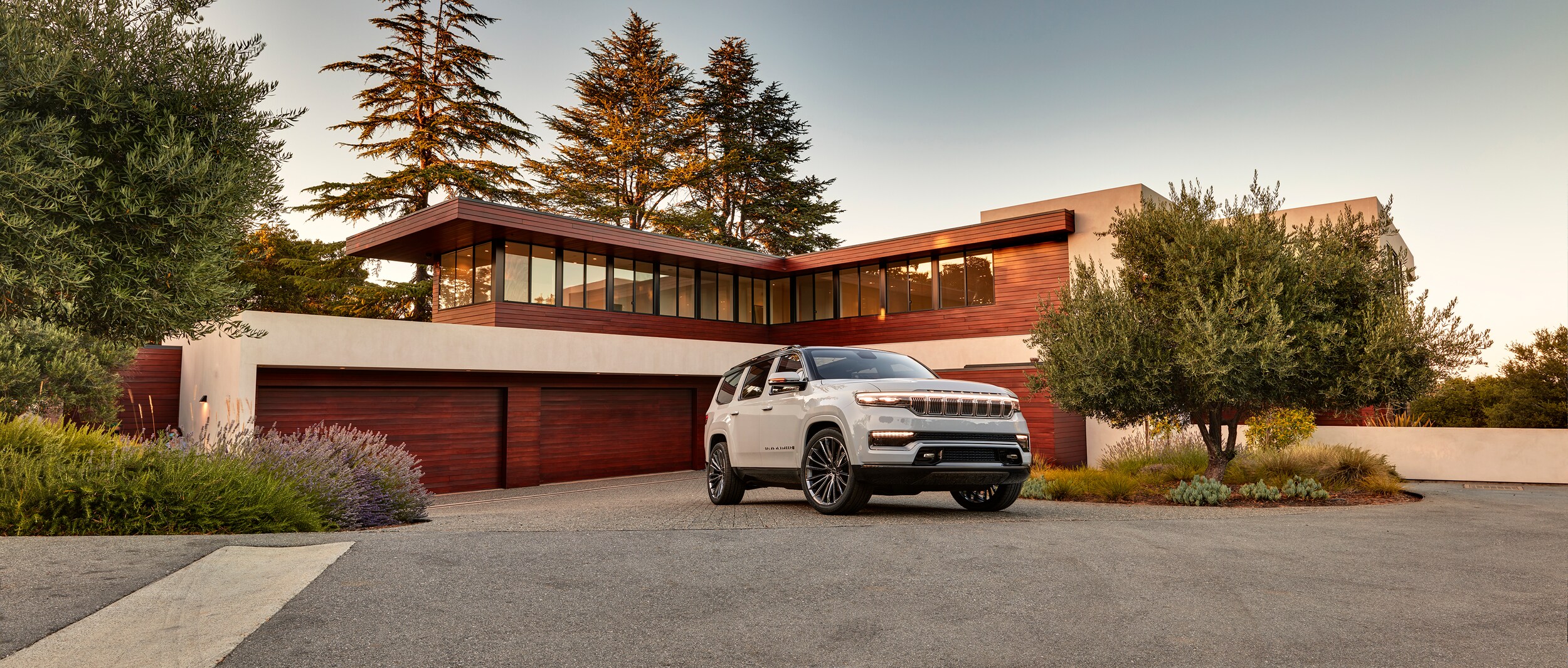 2022 Jeep Grand Wagoneer (3).jpeg