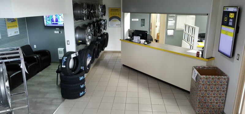 March Auto Service Ottawa loby