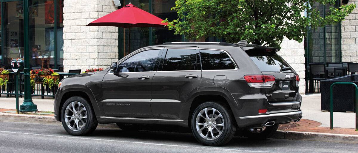 2019 Jeep Grand Cherokee outside cafe