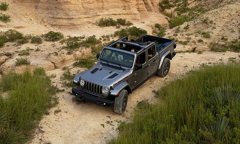2020 Jeep Gladiator 2020 Jeep Gladiator driving with family