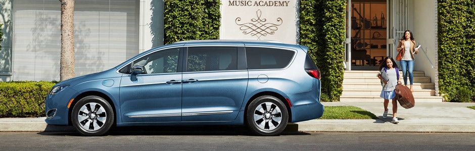 2017 Chrysler Pacifica Hybrid in Union Grove, WI