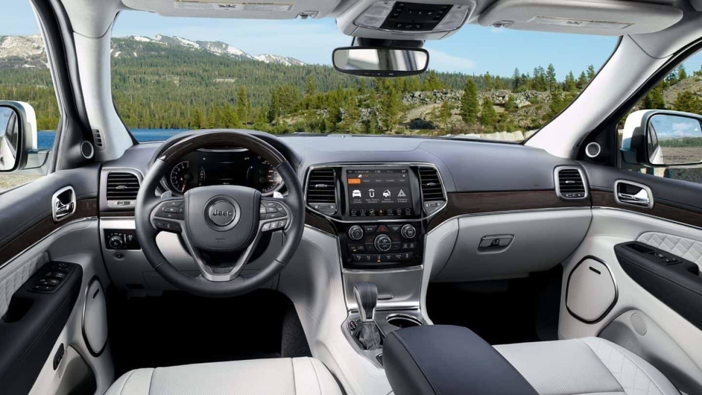 2019 Jeep Grand Cherokee interior Picture of the 2019 Jeep Grand Cherokee interior front seats and techinology