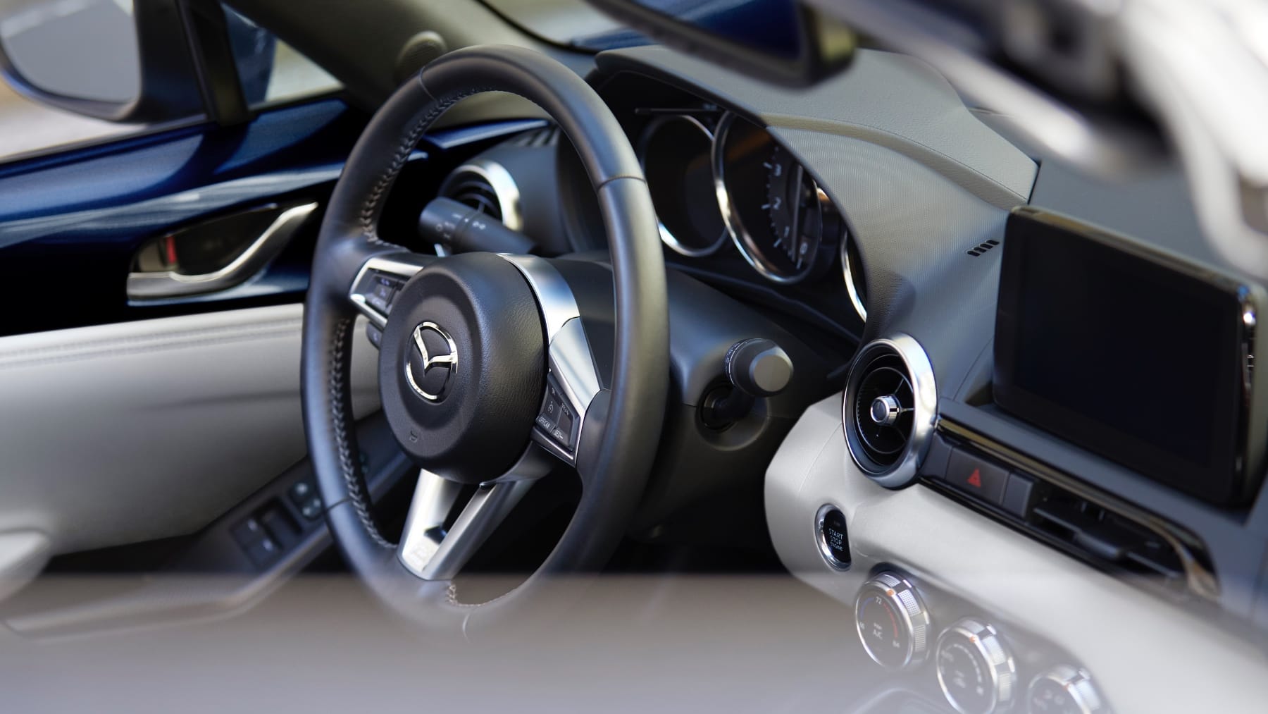 2021-mazda-mx-5-miata-rf-dashboard (1).jpg