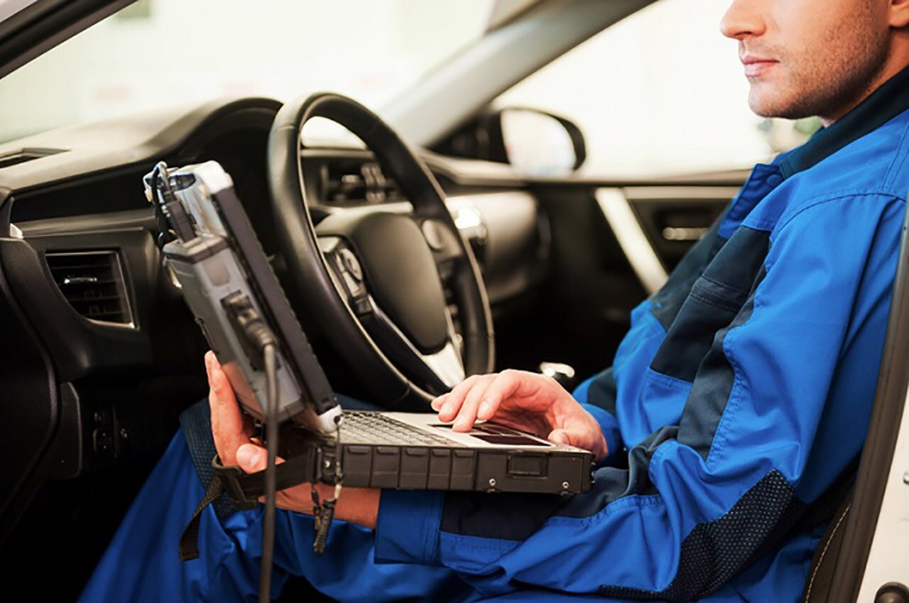 Mechanic_Checking_Interior_With_Laptop.jpg