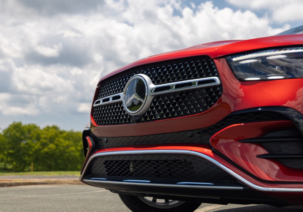 mercedes-gle-350-interior.png Close up of the front grille of a 2025 Mercedes-Benz GLE 450 for sale. The SUV is bright red and the Mercedes-Benz logo is visible on the front grille of the car