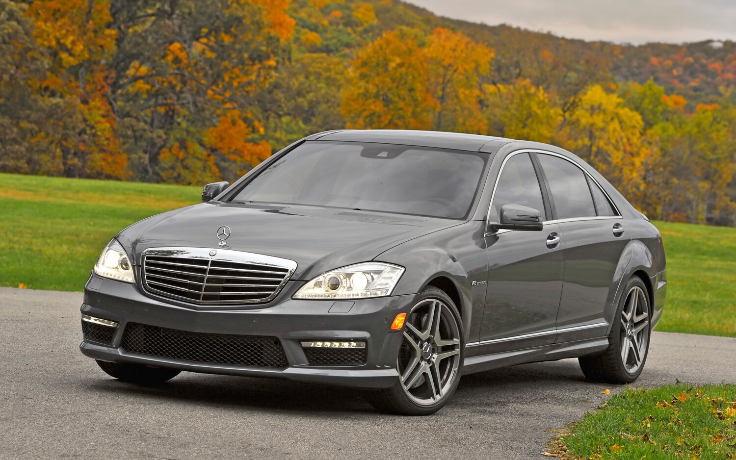2013-Mercedes-Benz-S63-AMG-left-front.jpg