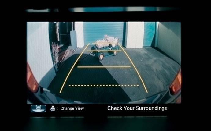 2015-honda-accord-sedan-rearview-camera1-d.jpg