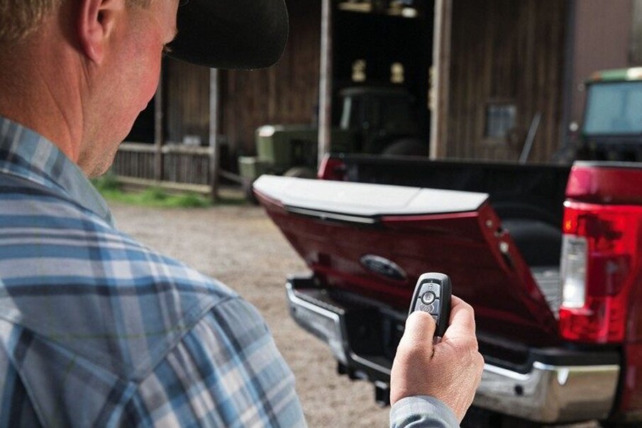 CLASS-EXCLUSIVE REMOTE TAILGATE RELEASE