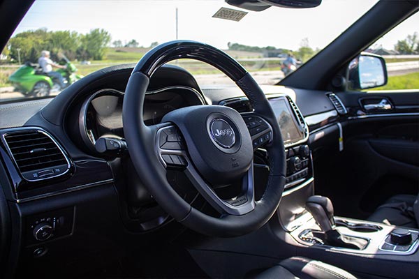 2019 Grand Cherokee Uconnect and CarPlay