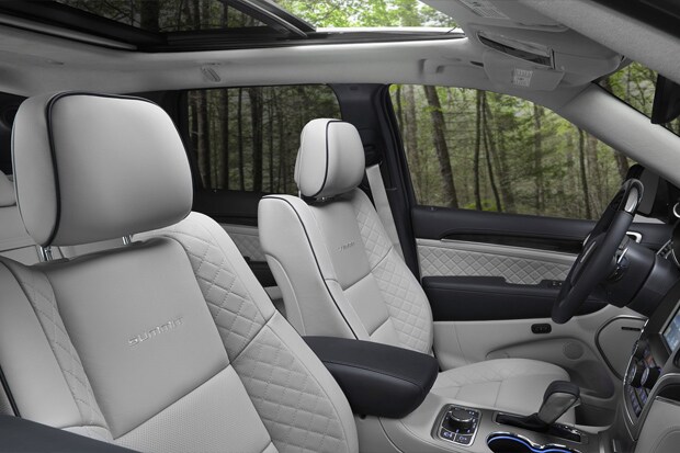 2020 Jeep Grand Cherokee Grey Leather Materials