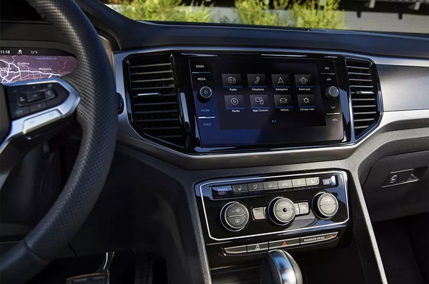 tablet style Atlas Cross Sport Infotainment system