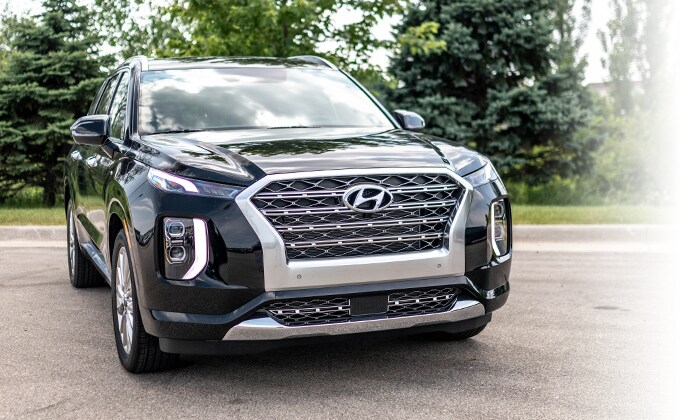 Hyundai Palisade with black rims