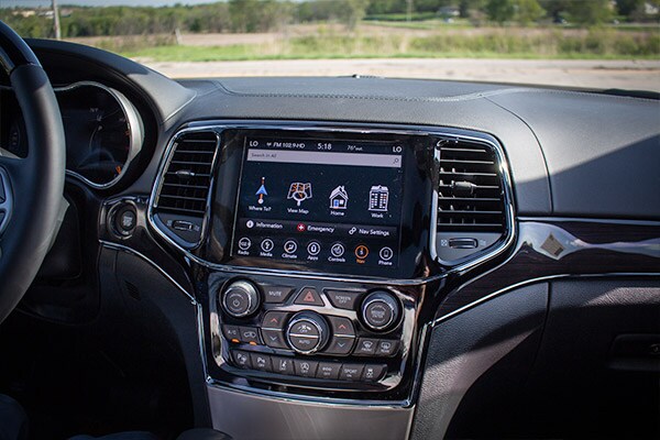 2020 Jeep Grand Cherokee Display