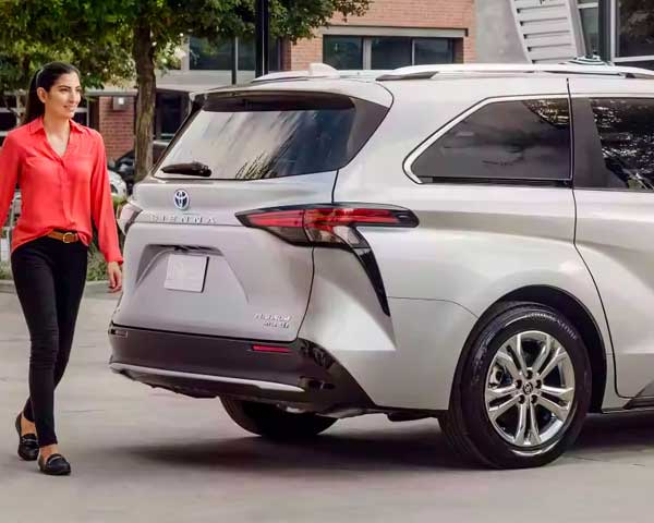toyota sienna rear end