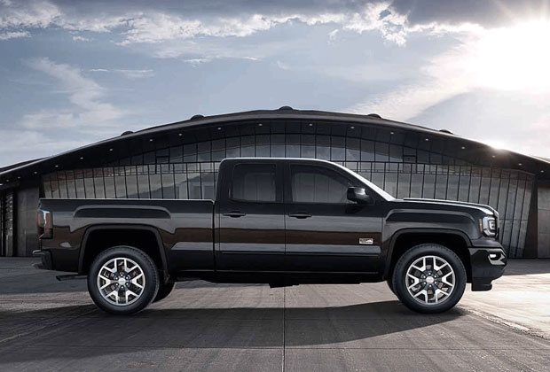Black 2018 Ram 1500 side view