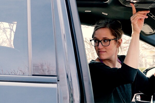 Audrey using the door automatic door open and close in the chrysler pacifica