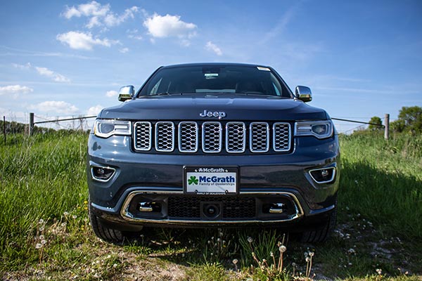 2020 Jeep Grand Cherokee Headlights and Modern Grill