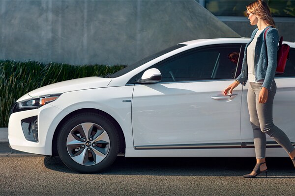 2019 Hyundai Ioniq front quarter